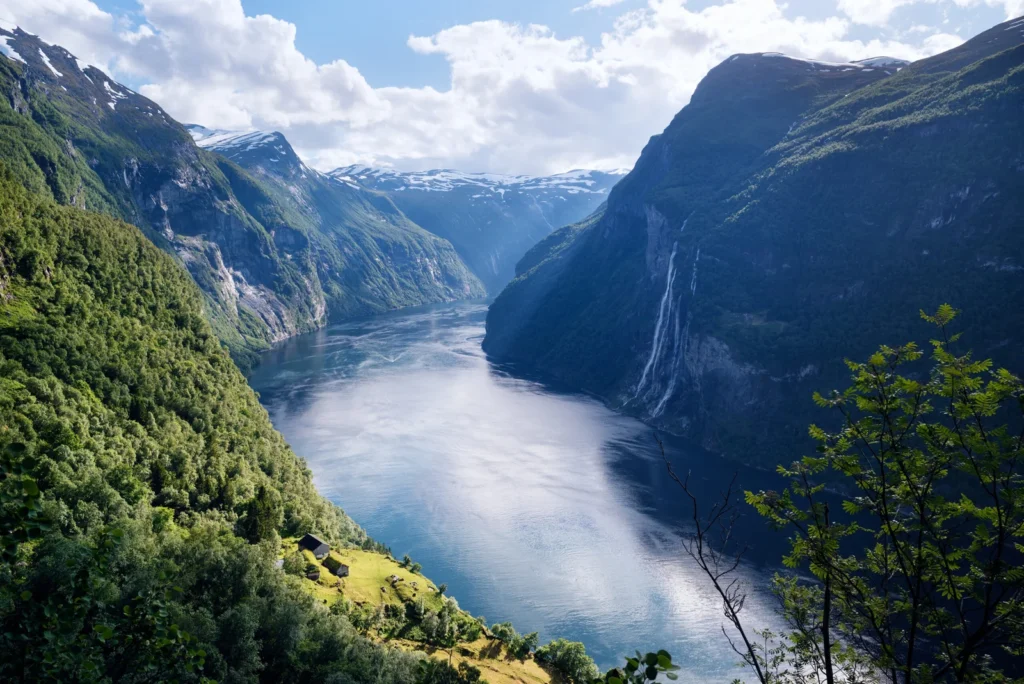 geirangerfjord-fjord-and-the-seven-sisters-waterfa-2026-01-08-07-15-17-utc-scaled