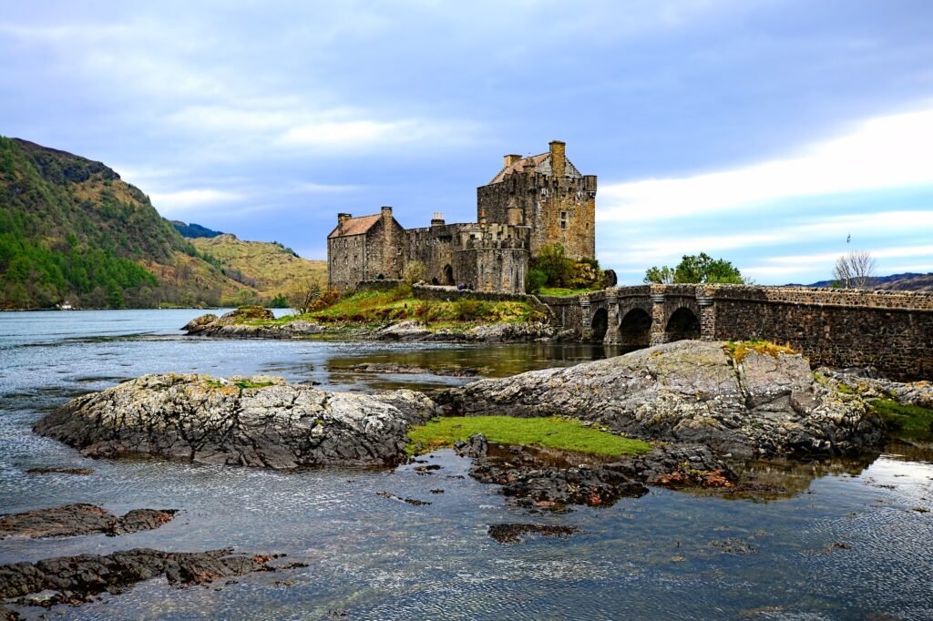 iconic-eilean-donan-castle-set-in-the-lochs-of-sco-2026-03-26-06-17-33-utc
