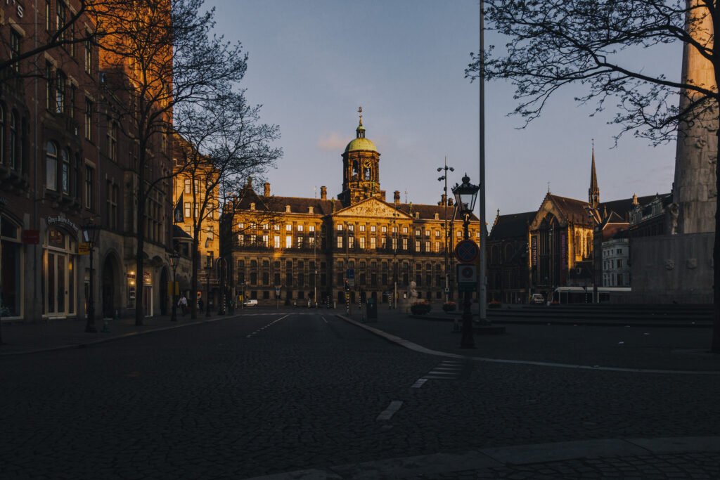 royal-palace-of-amsterdam-in-dam-square-in-amsterd-2026-03-09-22-26-35-utc