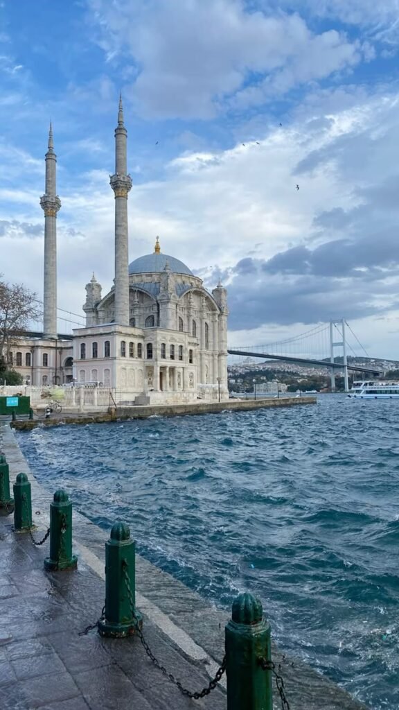 İstanbul Boğazı #Beşiktaş #Ortaköy Ortaköy Camii #sahil #boğazköprüsü